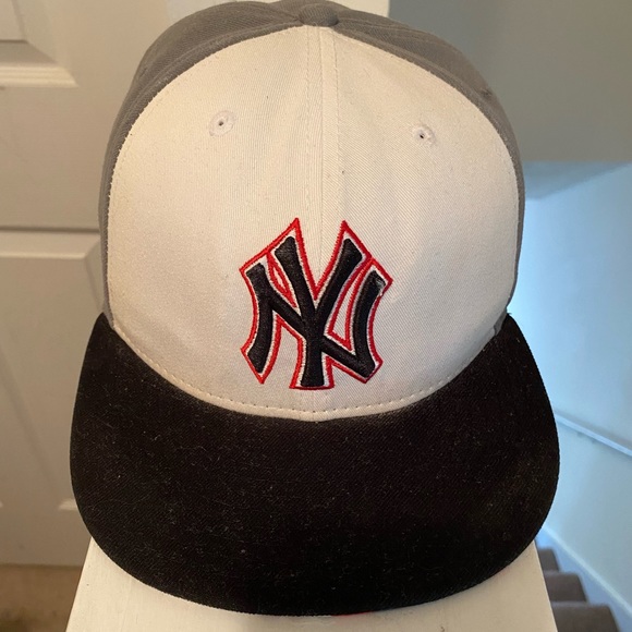 New York Yankees NEW ERA Special Patterns Brim Hat - Picture 2 of 7